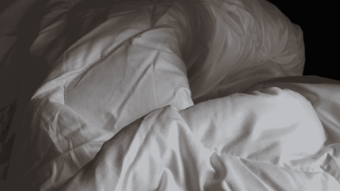 Zo draagt een verzwaringsdeken bij aan een diepe slaap