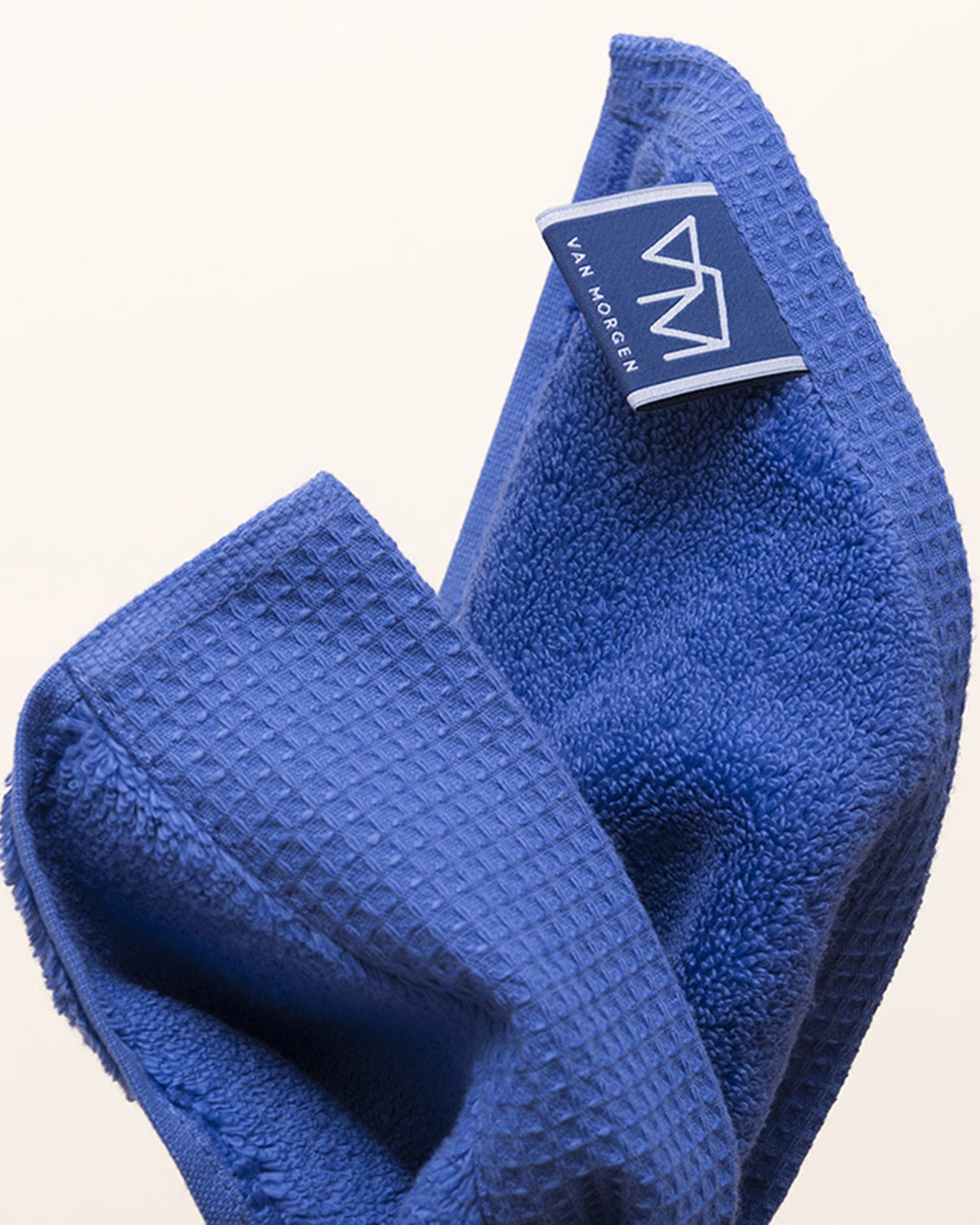 Van Morgen beddengoed - handdoeken en badlakens in het koninklijk blauw